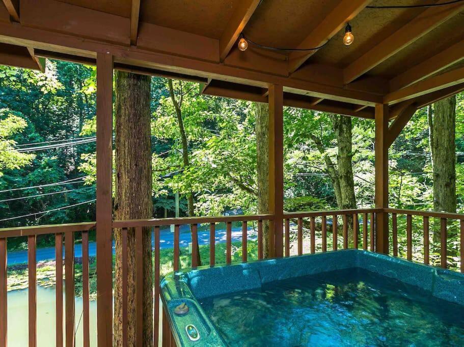 The Fishing Hole Cabin - Sage Vacations Gatlinburg Exterior photo